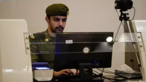 إلغاء الإقامات الورقية في السعودية يوفر 200 مليون ساعة سنوياً لـ13 مليون مقيم